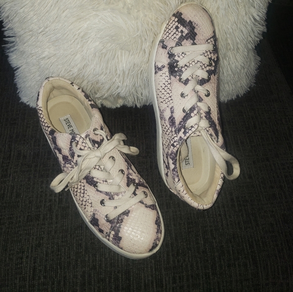 Steve Madden leather snake print sneakers - Picture 2 of 7